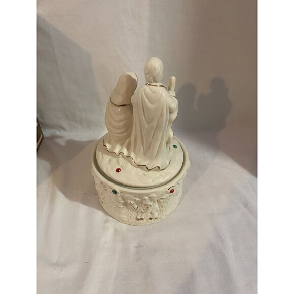 JC Penny Home Collection Ivory & Gold Porcelain Nativity Wind-Up Music Box W Box - Picture 2 of 16